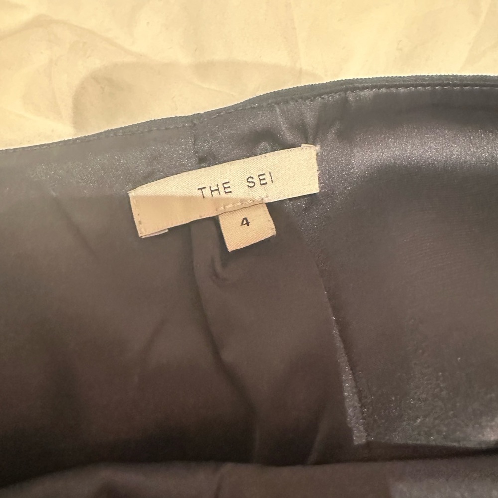 size 4 - Picture 3 of 4